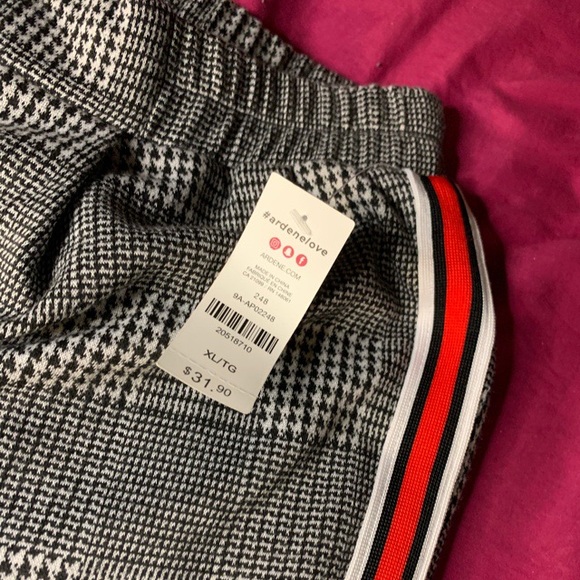 Stretchy Plaid Dress Pants - Picture 4 of 4